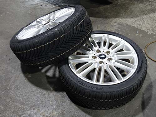 MINI F55 オールシーズンタイヤのミシュラン クロスクライメート2装着