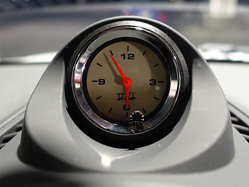 英国の老舗メーカー「SMITHS」製の本格アナログ計器