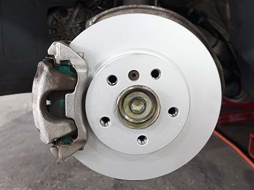 MINI F55 ブレーキパッド交換