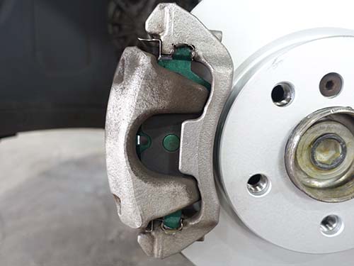 MINI F55 ブレーキパッド交換