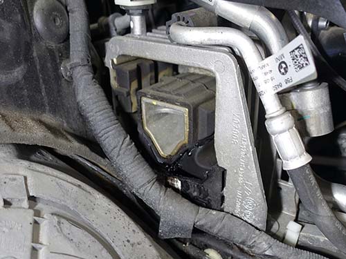 エンジンマウントはゴムのひび割れ・ヘタリが進行