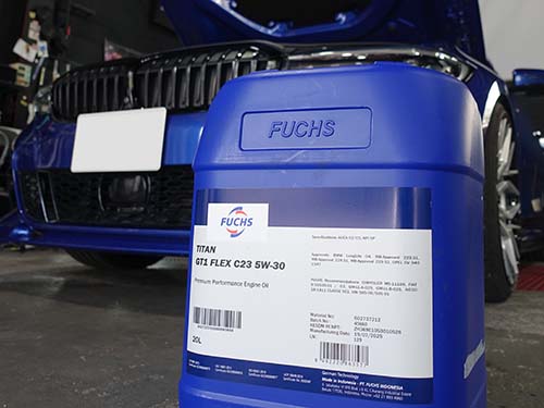 BMW LONGLIFE-04承認取得の FUCHS製「TITAN GT1 FLEX C23 SAE 5W-30」