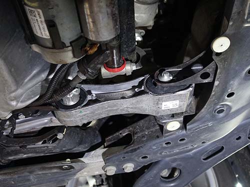 MINI F54 ペンドラムサポート交換