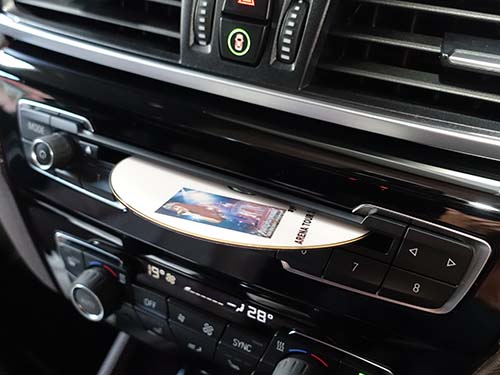 BMW純正CD/DVDスロット付きオーディオパネルへ交換し、コーディングで機能を有効化