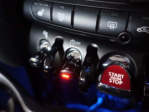 エンジン始動時にアイドリングストップのオフ設定