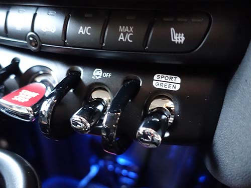 トグルスイッチ仕様の純正センターコンソールスイッチユニットに交換 