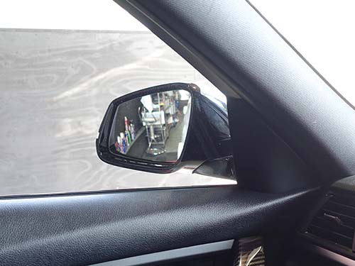 後退時の助手席ドアミラー下降角度を浅めに設定