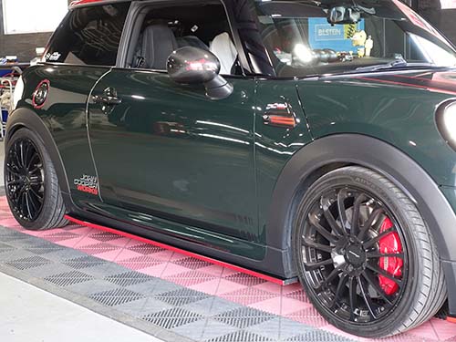MINI F56 サイドスポイラー(GIOMIC)取付