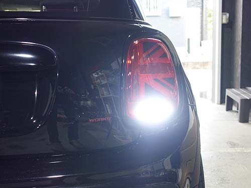 RAIKO製ホワイトLEDバックライトバルブ を装着