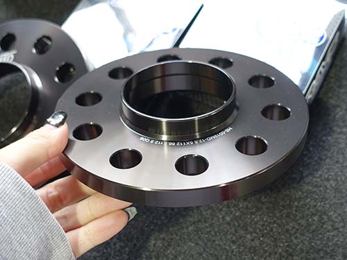 ミニ F56 ホイールスペーサー装着