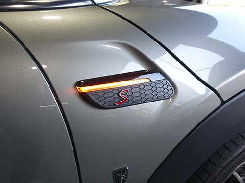 LCI2モデル用純正サイドフラッシャー（ブラック）へ交換