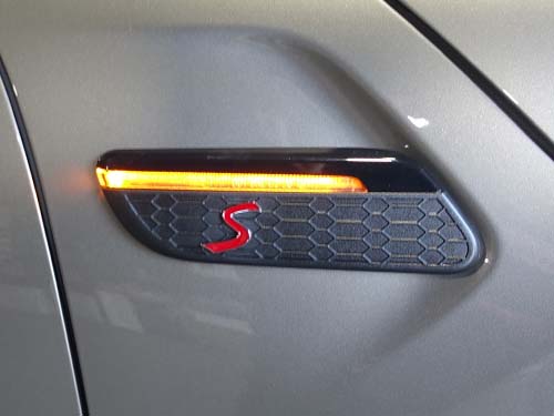 LCI2モデル用純正サイドフラッシャー（ブラック）へ交換