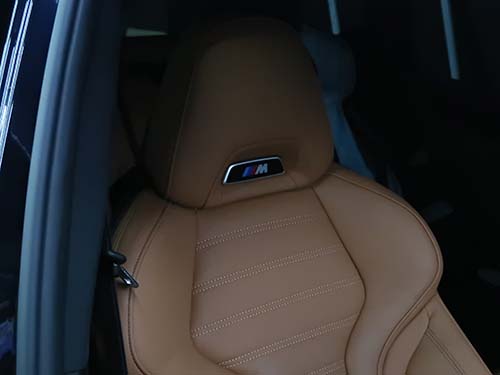 BMW X3(G01) M40d にヘッドレストMエンブレム
