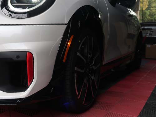 専用スイッチでサイドマーカーの発光を制御