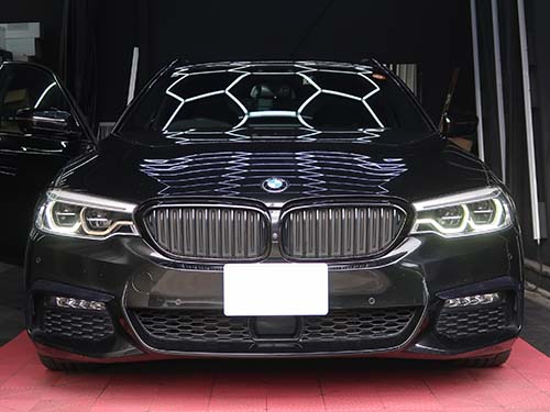 運転席側ヘッドライトの 内側デイライトが茶色く変色して暗く発光