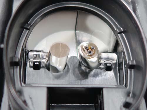 ヘッドライトを取り外し、アクリル導光面を露出