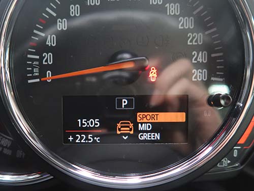 ドライビングモード機能を有効化