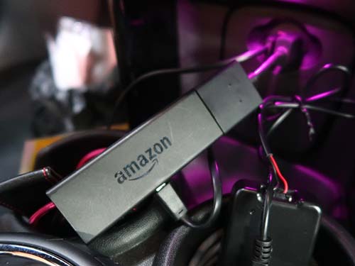 Amazon Fire TV Stickなど、HDMI出力のあるデバイスの映像を純正モニターへ表示できる