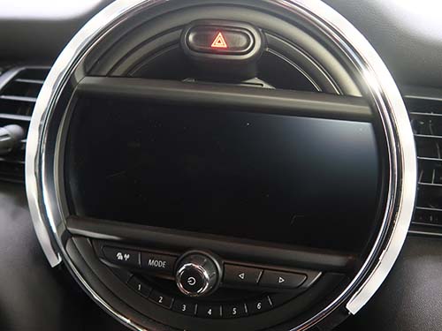 MINI F55 ナビ ブラックアウト