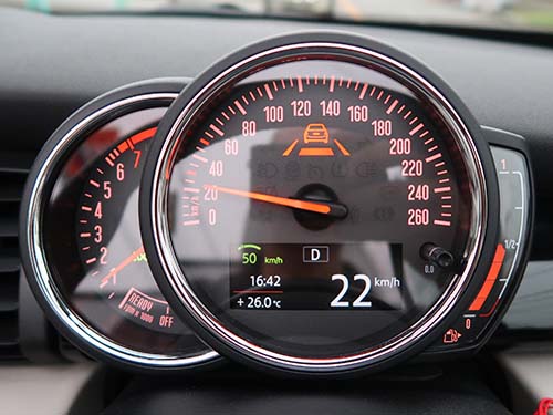 時速0km/hの完全停止まで制御するSTOP&GO機能を有効化