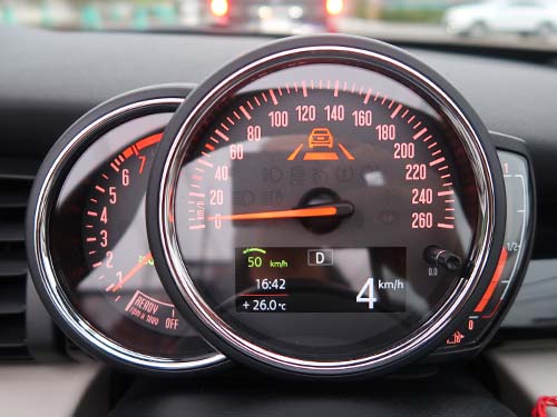 時速0km/hの完全停止まで制御するSTOP&GO機能を有効化