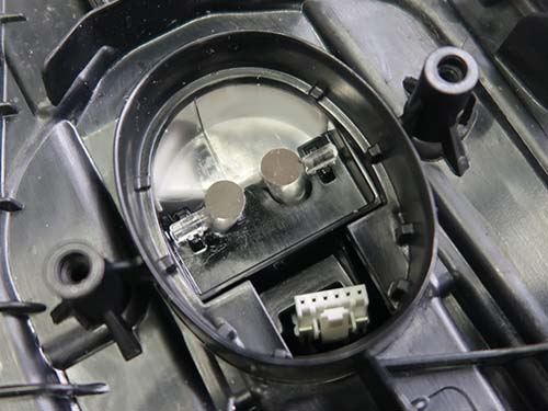 焼損・変色した部分を丁寧に削り落としてから研磨