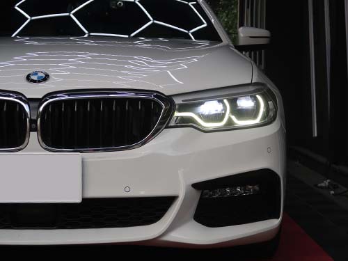 ヘッドライトASSY交換に比べ、費用を大幅に抑えながら純正同等の見た目を維持