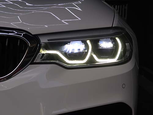 ヘッドライトASSY交換に比べ、費用を大幅に抑えながら純正同等の見た目を維持