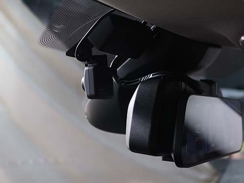 デジタルミラータイプの前後2カメラドライブレコーダー