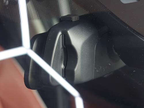 純正ミラーとほぼ同サイズのため、内装デザインを損なわず、違和感のない高品位な仕上がり