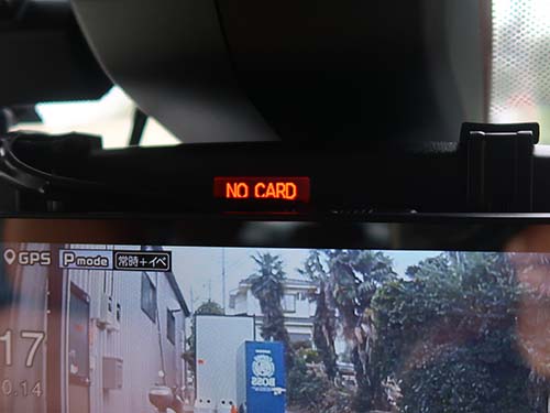 純正ミラーとほぼ同サイズのため、内装デザインを損なわず、違和感のない高品位な仕上がり