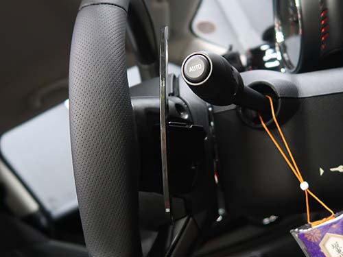 GIGAMOT製ステアリングへマグネティックパドルを取り付け