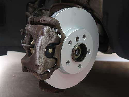 BMW F45 ブレーキパッド 交換