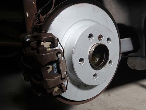BMW F45 ブレーキパッド 交換