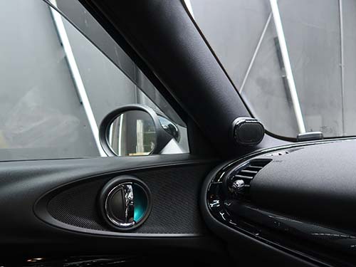 純正スピーカーとは別物の音質に生まれ変わります。