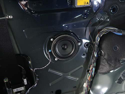 純正リアスピーカーを取り外し