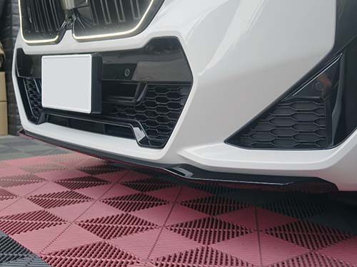 フロントビューの印象が一気に引き締まる