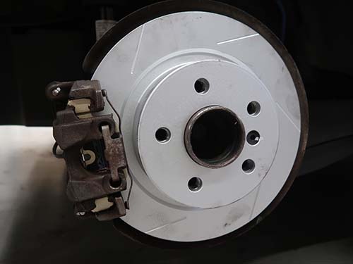 DIXCEL製スリットローター+Mタイプパッド を装着