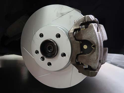 DIXCEL製スリットローター+Mタイプパッド を装着