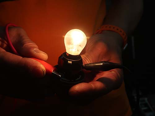 電球は問題なく、フィラメント切れもありません