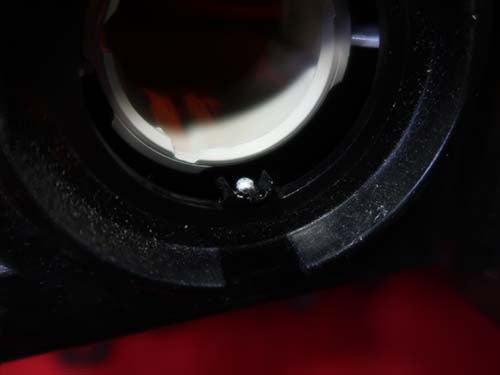 接点をハンダで再形成し、バルブホルダーの導通を復活