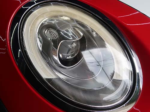 オーナー様が抱える悩みのひとつ「ヘッドライトレンズの黄ばみ・曇り」