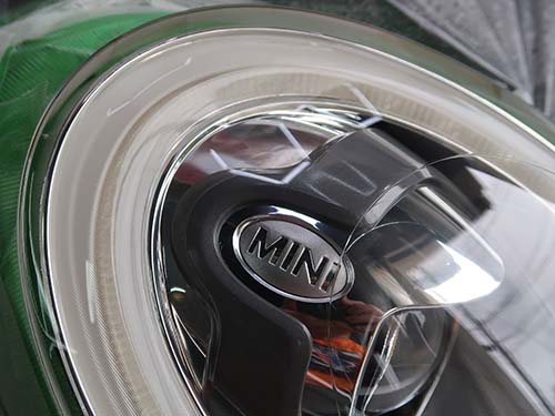 ヘッドライトレンズリペア作業