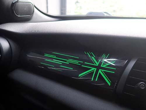 エキサイトメントパッケージの光色変更に連動してカラフルに発光