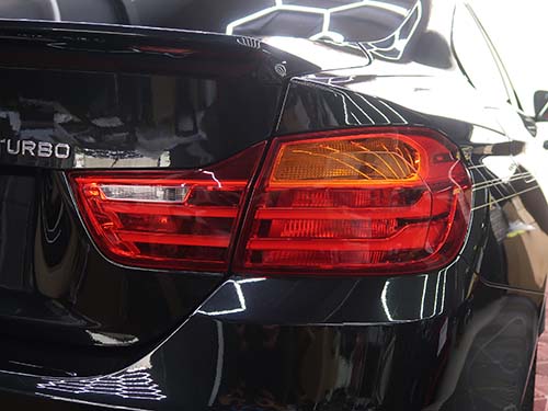 前期モデルのALPINA B4のテールライト