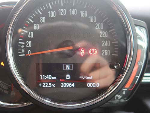 メーターパネルの情報表示追加（航続距離・平均燃費・デジタルスピードなど）