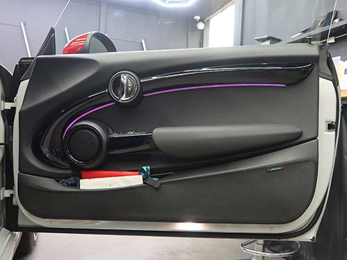 ドア内張アンビエントライト発光