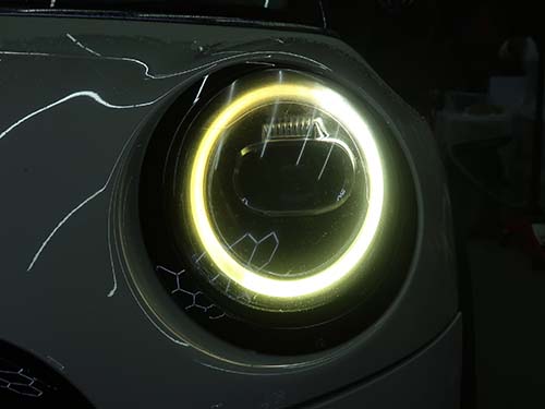 助手席側が若干の輝度低下