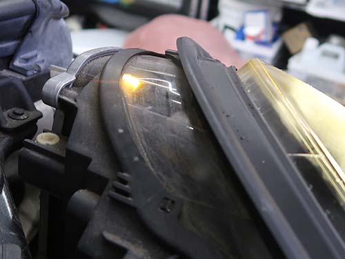 助手席側 → 明らかにオレンジ発光