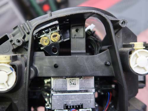 アクリル導光体が茶色く焼損